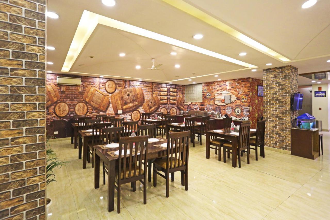 Hotel D'Capitol - Delhi Airport Nova Deli Exterior foto